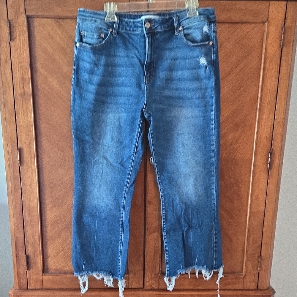 Zenana Outfitters Blue Cropped Ankle Jeans